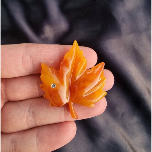 Vintage Avon Lucite Orange Fall Autumn Maple Leaf Brooch Pin - Picture 3 of 6